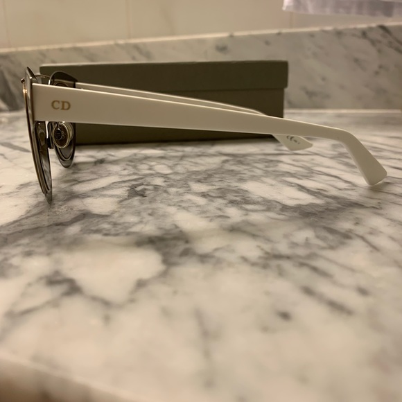 Iconic Christian Dior mirrored sunglass - Picture 2 of 3